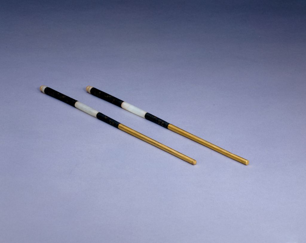 图片[1]-Gold inlaid jade inlaid ebony chopsticks-China Archive